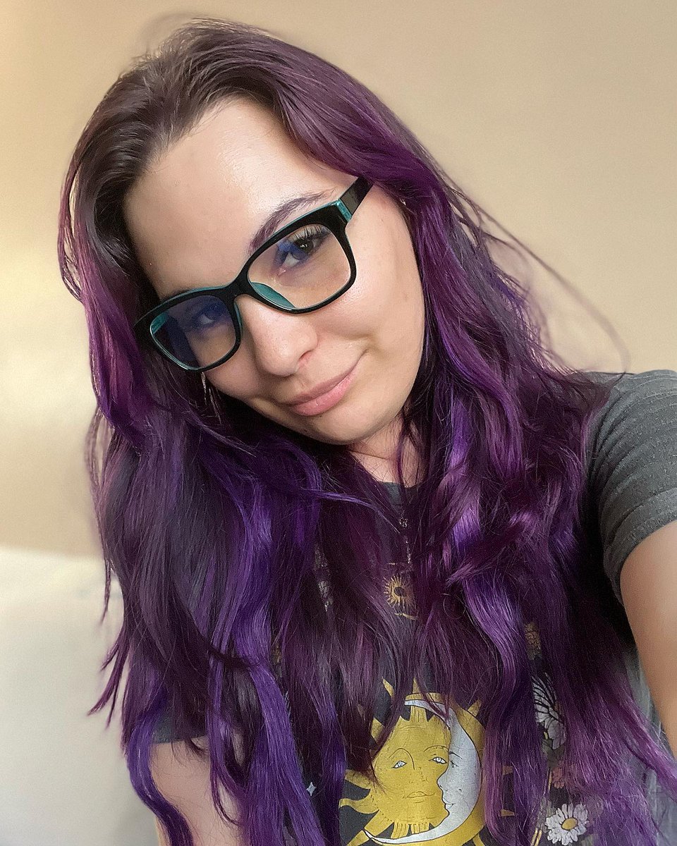 oVertoneColor's tweet photo. Pop off with your pop of purple (IG: missalixo) 😈💜
#overtonecolor #purplehair #haircolorideas #veganhaircare #hairtutorials https://t.co/1OdClTwswS