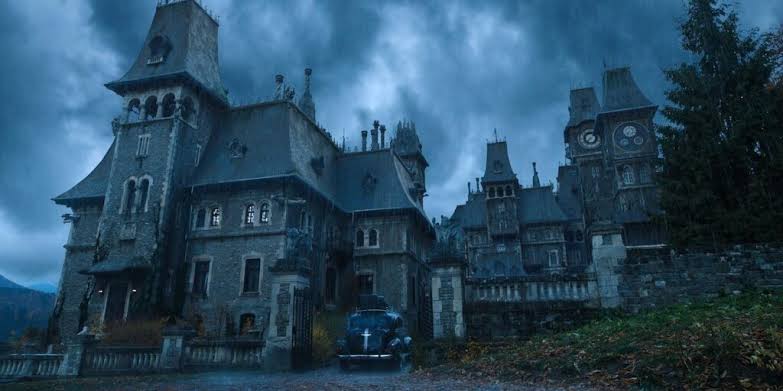 Goten793's tweet photo. Só eu que percebi uma grande semelhança entre Hogwarts e Nunca Mais? A série da Netflix me passa constantemente uma sensação de estar assistindo Harry Potter😶 https://t.co/lECiueDmT2