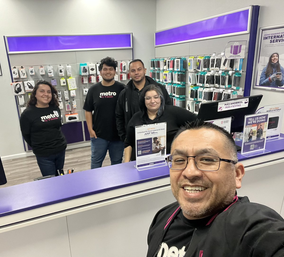 Great visit with @pete_villalba and TotalPCS solution. Side by side coaching, going over promos, and chasing our targets. @JamesLeeWW @eddienavarrete @LoveLyNancyK @miguel_ram77 @cemelton23 @_nmontalban @CoachBookt3