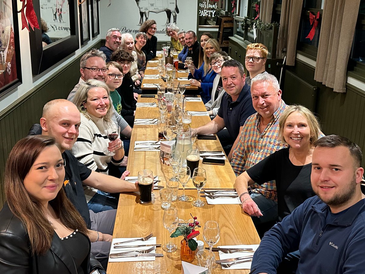 jmcevaddy's tweet photo. Christmas do, with (most of) the McEvaddy crew! 🥳 https://t.co/l1AePaGWhK