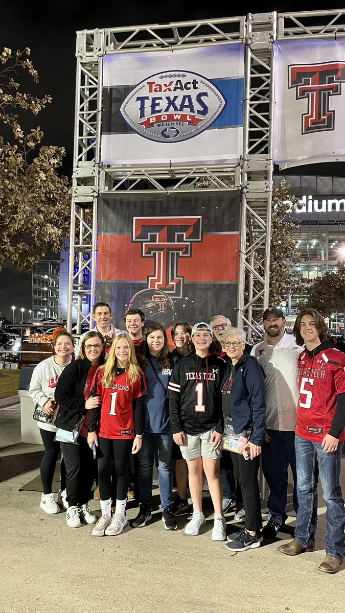 bethber2002's tweet photo. Wreck’em! #TexasBowl https://t.co/w9nQmpbjM9