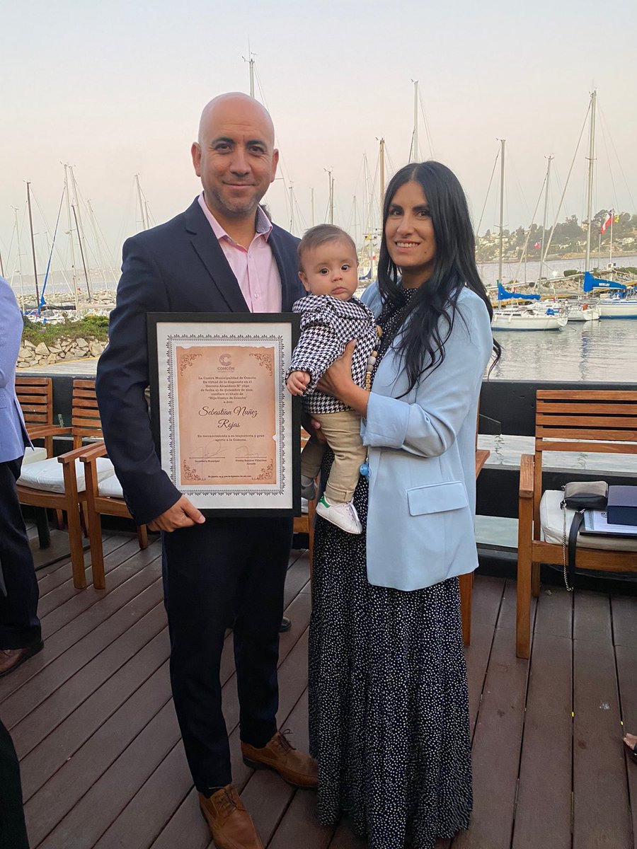 sebanunezrojas's tweet photo. Muy agradecido de ser reconocido como Hijo Ilustre de Concón. Un orgullo  y responsabilidad llevar el nombre de mi Comuna por todos lados. https://t.co/ExGTz0SGkx