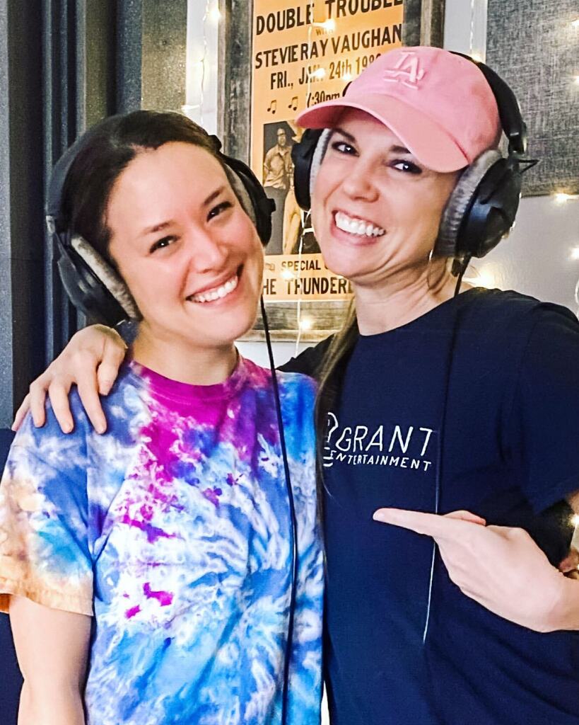 PamelaMaryKief's tweet photo. 👋🏼 I’d like to introduce you to my duet partner on “#LetsGetUgly,” Ms. Kelley Peters! She is an extremely talented vocalist and a very sweet person. She has a great band, KP3 @kelleypeterstrio, and she is an amazing musical theatre actress as well. 🎧… https://t.co/rblXuwb0xT https://t.co/piEDFkAJZV