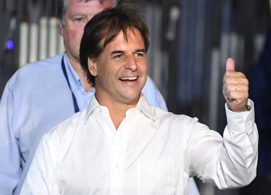 No olvidemos que la inflación estará por debajo del 8,4% (la más baja en los últimos 15 años), se bajará 4 pesos la nafta y 6 pesos el gasoil, habrá un aumento del 9% (por encima de la inflación) del salario mínimo. HACERNOS CARGO.