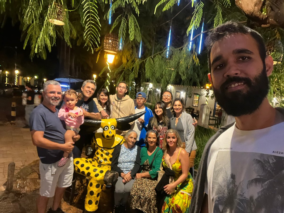 Família ê, família a…família 🎶🎵

Foto tradicional nos banquinhos em Pirenópolis
