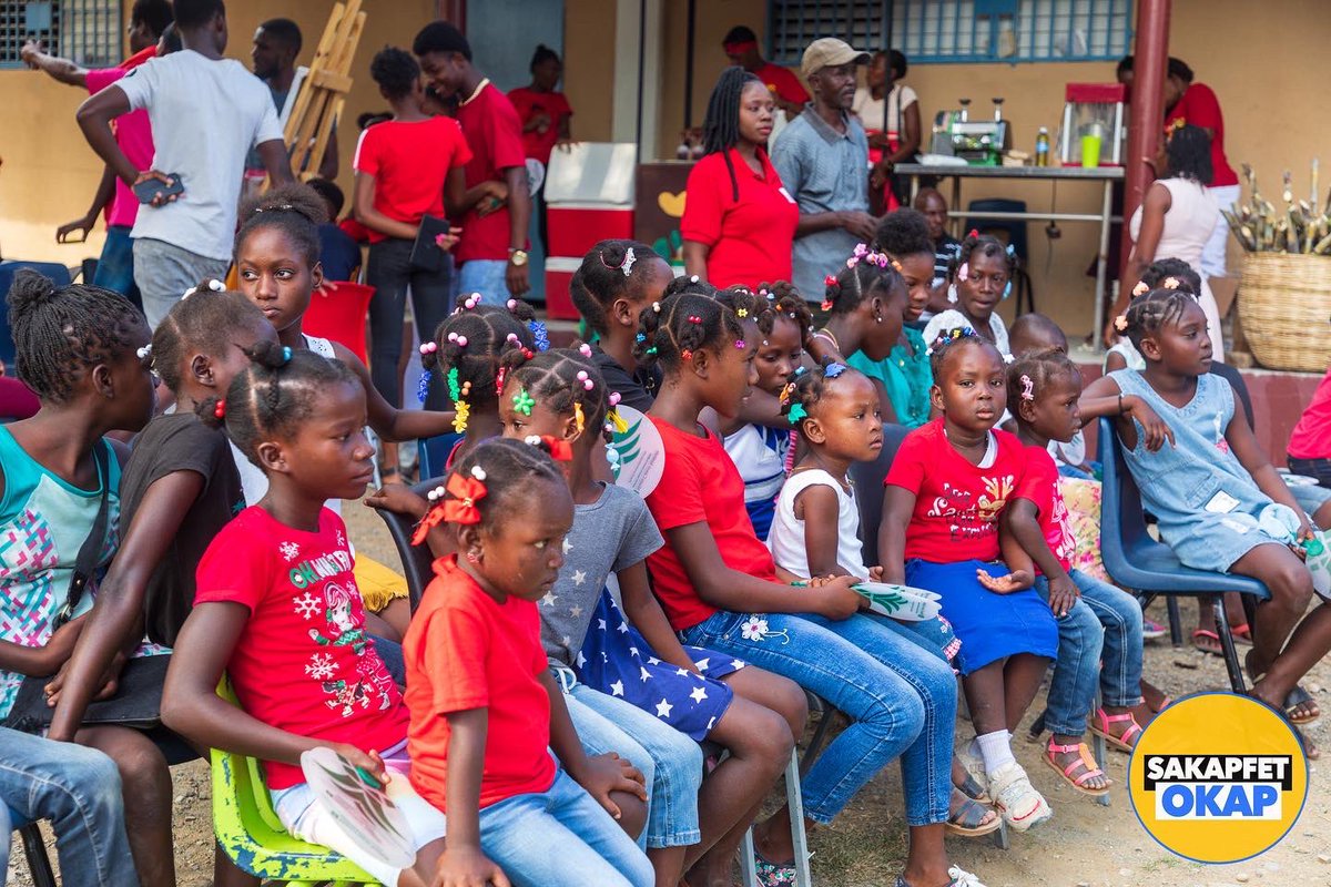 SakapfetOkap's tweet photo. L’ÉCOLE COMMUNAUTAIRE DE L’ESPOIR DE CIMA ET SONJE AYITI CÉLÈBRENT LA NOËL

Le 23 décembre 2022, Sonje Ayiti a travers l’Ecole Communautaire de l’Espoir de CIMA et du Centre d'Entrepreneuriat et d’Emploi a réalisé une  fête de Noël particulière. #sakapfetokap https://t.co/WviCMa13rk