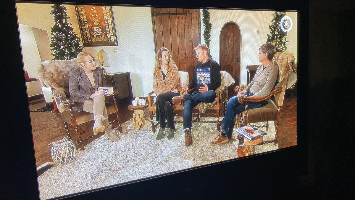 Hoefakker's tweet photo. Bij TV Gelderland mocht ik gehuld in @NOS #Kersttrui vertellen over mijn serie Gewoon Op De Geitenkamp. 

Marco bijvoorbeeld had zijn huis vol met wapens. Het leidde tot veel nieuws en #ophef.

‘Dit Was 2022’ is vanavond elk uur na het nieuws op @OmroepGLD! https://t.co/UXl2whcnk5