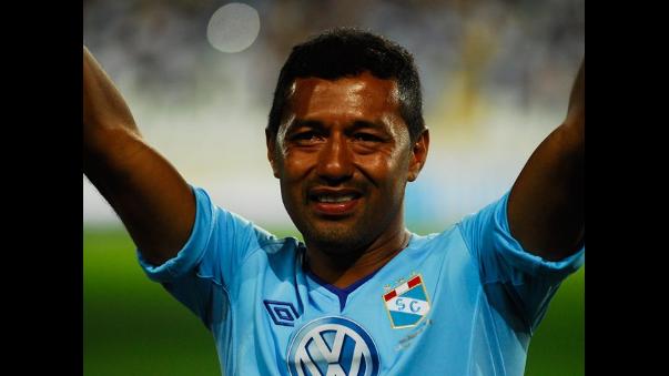 dalbertsc's tweet photo. Un día como hoy 28/Dic nació #RobertoPalacios. "El Chorri"de juego técnico, pícaro,y de remate letal con ambos perfiles. Ídolo y campeón en SC el 91,tricampeón 94,95,96 y 2002. Jugó en México,Colombia, Ecuador y Brasil. Jugó con camiseta de Perú y sus "Chorrigolazos"en 128 veces. https://t.co/ewiXKgQmdk