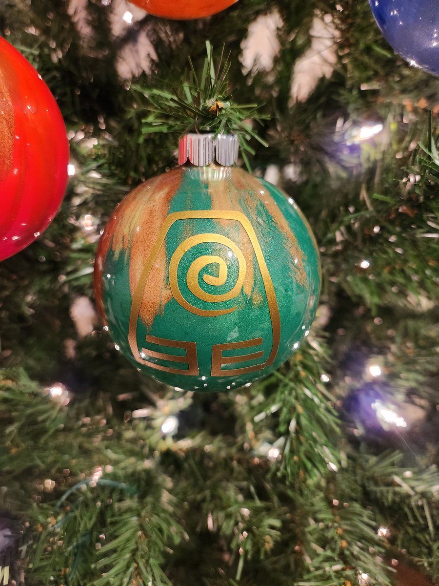 SarahMutch5's tweet photo. @PEILibrary A shout out to the wonderful staff at the Charlottetown Library Learning Centre who helped me learn how to use their Cricut machine to make some holiday gifts! It was a fun and interesting learning experience. https://t.co/BSDvkUn1Xv