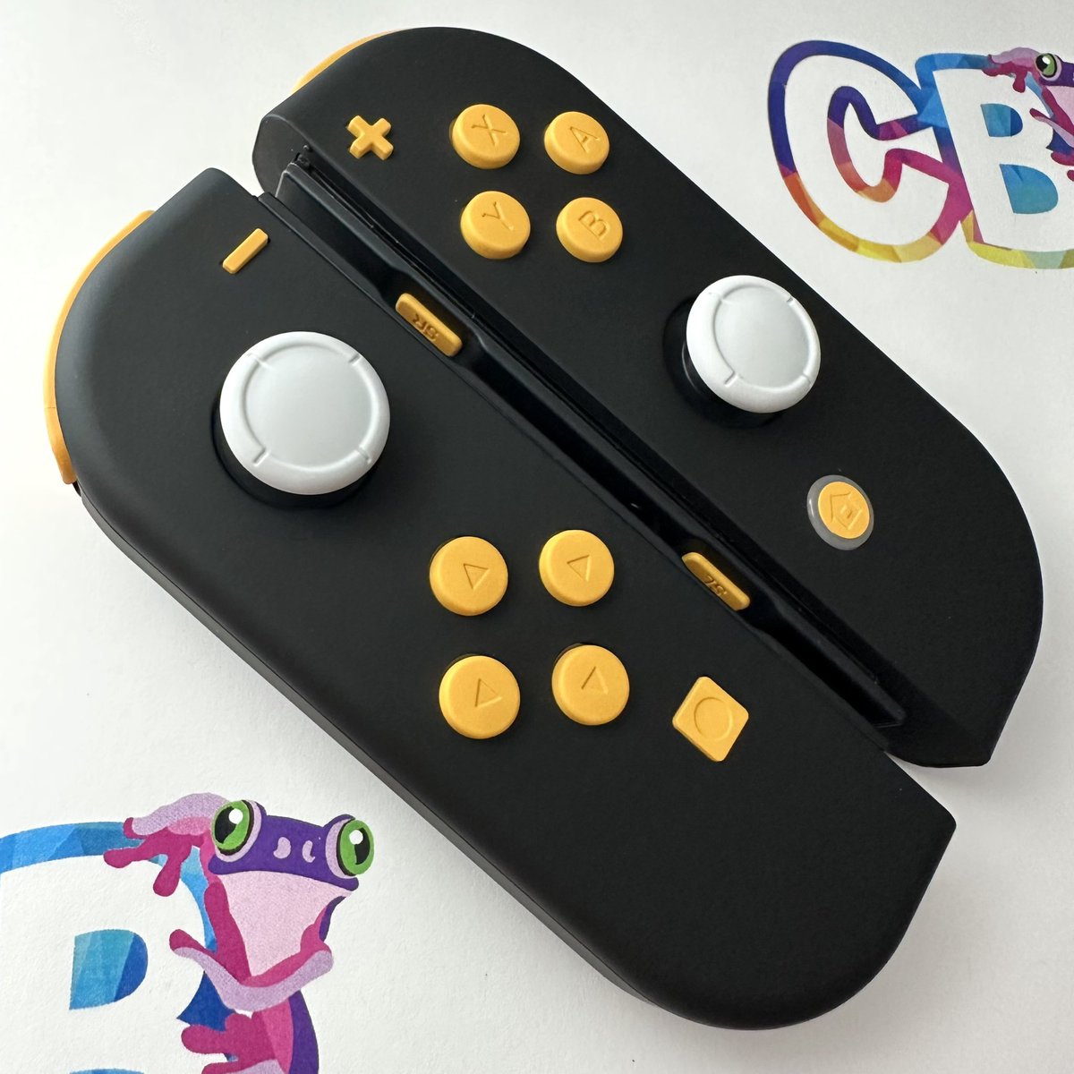 cbcustomsgaming's tweet photo. Black x Caution Yellow custom Nintendo Switch Joy-Cons ⭐️

👾 Link in bio to build or design your own gaming accessories!

#customcontroller #nintendoswitch #Joycons #customjoycons #gaming #gamer #gamingsetup https://t.co/Z6CraWt0Tx