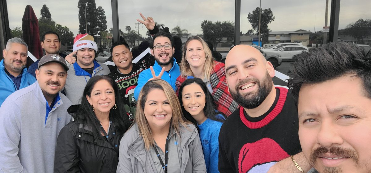 AlfonsoSoCal's tweet photo. Grateful and proud to be this team’s leader. An incredible group of individuals that came together to win and represent the best of San Diego IHX and PAC Territory.  5k+ Postpaid Voice✅ Power Ranked #7 in the nation for the year✅ Thank you SD7 Vader Nation for an amazing 2022! https://t.co/KuOGE9IabN
