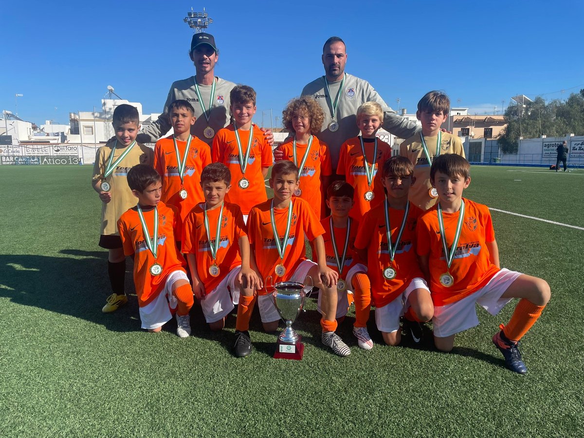 Ayer tocó disfrutar con los peques en Chipiona !!
Selección Comarcal La Janda ( Benjamín ), subcampeones, gran torneo de este equipazo !! 
⚽⚽⚽⚽⚽