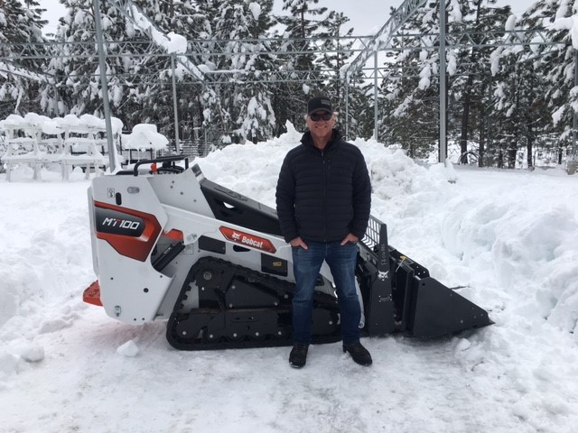 bobcat_inc's tweet photo. ❄️🥶Snow flurries?? No worries!! ☃️☃️ Our customer at Rock &amp; Rose Nursery and Landscaping is welcoming Decem-Burr with a MT-100 from Bobcat of Reno to tackle the job!! 👍
.
.
.
#Bobcat #BobcatNation #BobcatEquipment #Snowmuchfun https://t.co/edtWxUKJyr
