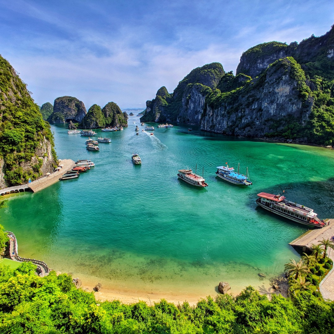 nftbooking's tweet photo. The name Ha-Long literally means "dragon that dives".
In the Middle Ages, the Chinese tried to invade Vietnam and according to the legend, dragons intervened to help the Vietnamese, spitting precious stones at the Chinese warriors.
#halong #vietnam #legend #halongbay #nftbooking https://t.co/bJNo5mE5L7