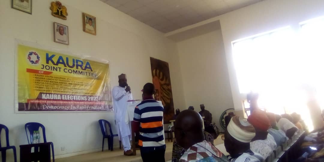 calped4devt's tweet photo. @calped4devt and @TheAgenda9ja attended the Kaura Elections 2023 interactive session with House of Assembly candidates organized by Kaura Joint Committee. 

Candidates spoke on their manifesto and answered questions on issues of interest to the constituents. #IssueBasedCampaign https://t.co/0KPaOV1S3r
