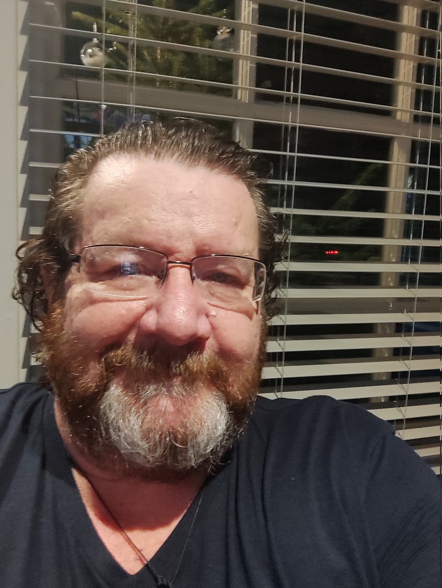 amagicshow's tweet photo. If #jimmybullard thinks I look like #rickytomlinson then it must me true! #myarse  #hispubhisrules 😂🤣😂🤣 https://t.co/9vjRxV1fCy