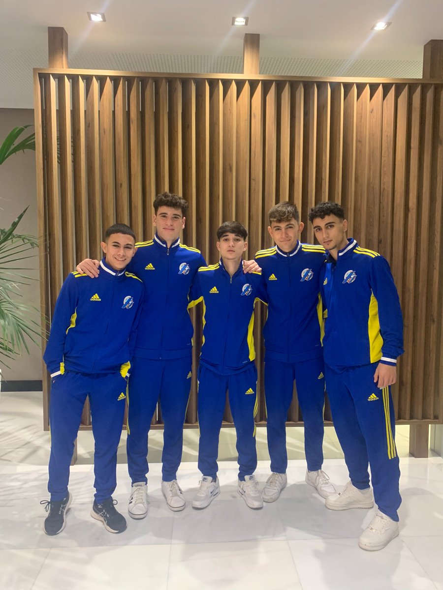SELECCIONES 
Nuestros jugadores del División de honor Juvenil Sala, pasan a la fase final del campeonato de selecciones autonomicas Sub-19, Enhorabuena Leones🦁 ahora mañana a por el primer puesto contra Madrid.