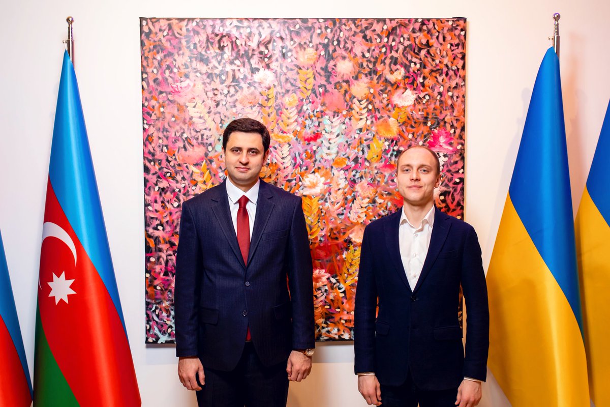 HCUAZE's tweet photo. Bu gün @UACenterAze rəhbəri @OleksandrKlass və #ŞamaxıRegionalMərkəzi nin direktoru, eləcədə @HCUAZE -nin Regional nümayəndəsi Rustam Isgenderli ilə işgüzar görüş baş tutmuşdur. https://t.co/TfXi5Mnalc