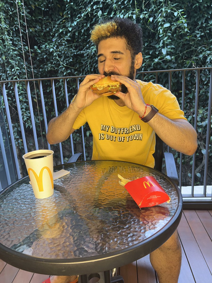cleytu's tweet photo. quem gosta de sentir aquele apimentadinho, tá na hora de experimentar o novo sanduíche da linha #McCrispyChicken, o Spicy Deluxe crocante&apimentado na medida certa, com coquinha gelada então hmmmm 🥰 *publi https://t.co/ZuDmDbTgPY