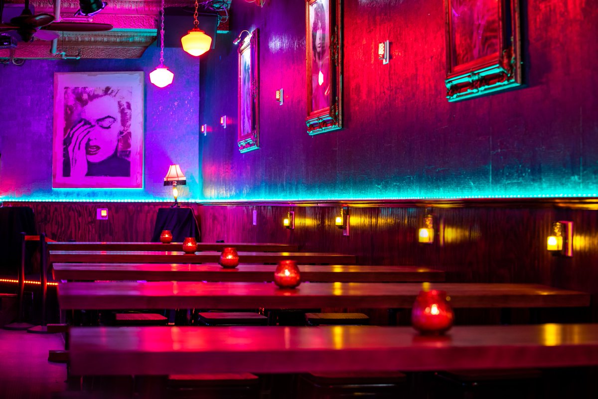 Lucky's Lounge tweet media
