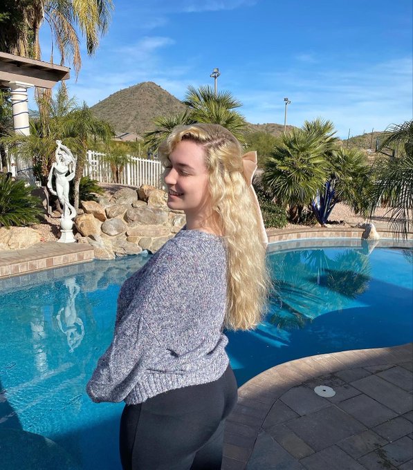 happy girl 🎀✨💕🤍💓💫🤍👛 https://t.co/RVB2HpPsDn