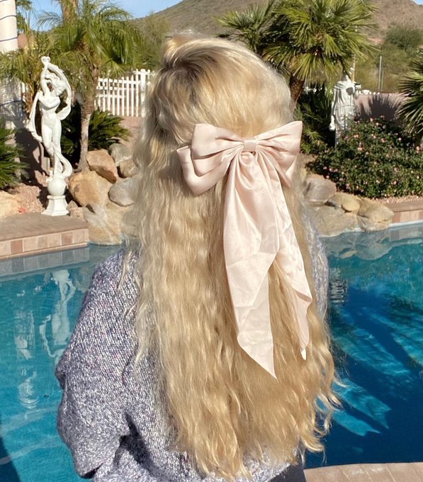 happy girl 🎀✨💕🤍💓💫🤍👛 https://t.co/RVB2HpPsDn