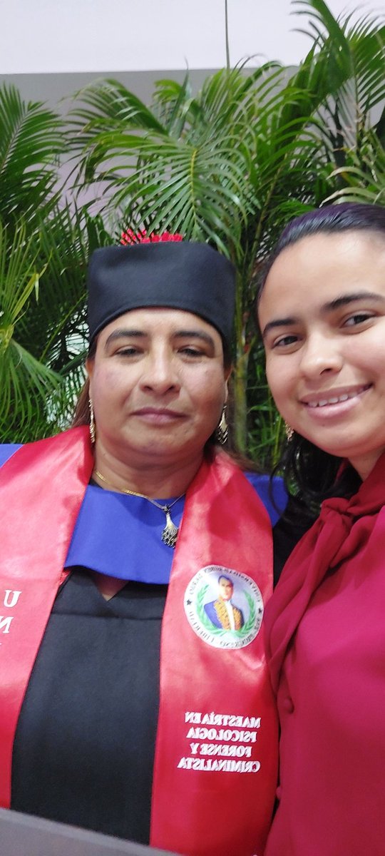 Agradecida con nuestro buen gobierno por las oportunidades de estudio, hoy mu mamá  alcanza un meta más en su vida #OrgullosaDeMama