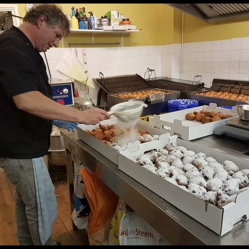 mirjamscheervro's tweet image. De familie staat met liefde voor u klaar. Iedereen de liefste wensen voor het komende jaar.