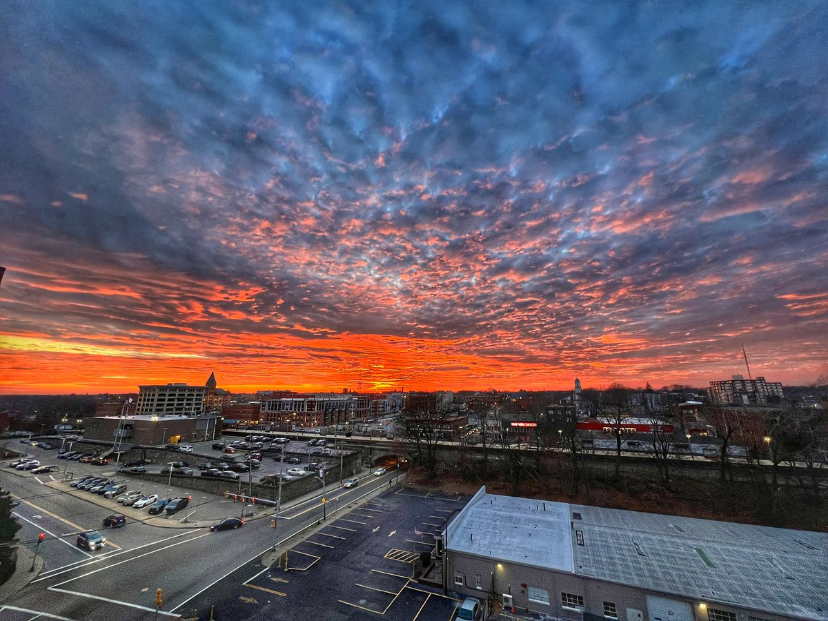 1976PATRIOTS's tweet photo. 🌞#Sunrise in South Portland,ME this morning & #Sunset in Brockton,MA this evening #LateDecember 38°F https://t.co/x3Po4OSVpw