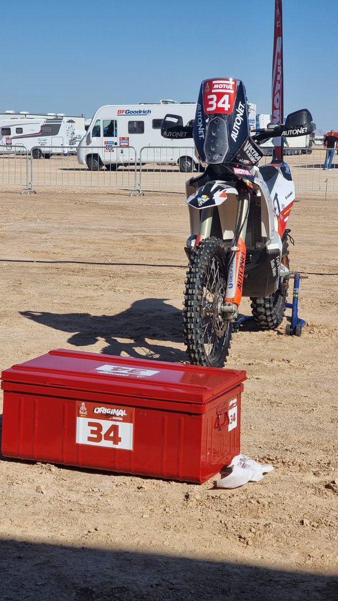 EmanuelGyenes's tweet photo. Day 1 in #Dakar2023 - Dec 28, arrived at Sea Camp near Yanbu, #SaudiArabia.
⛺️setup ✔️
#bike recovered after almost one month on the sea ✔️
#originalbymotul #mallemoto #dakarinsaudi https://t.co/emqqIxOdxM