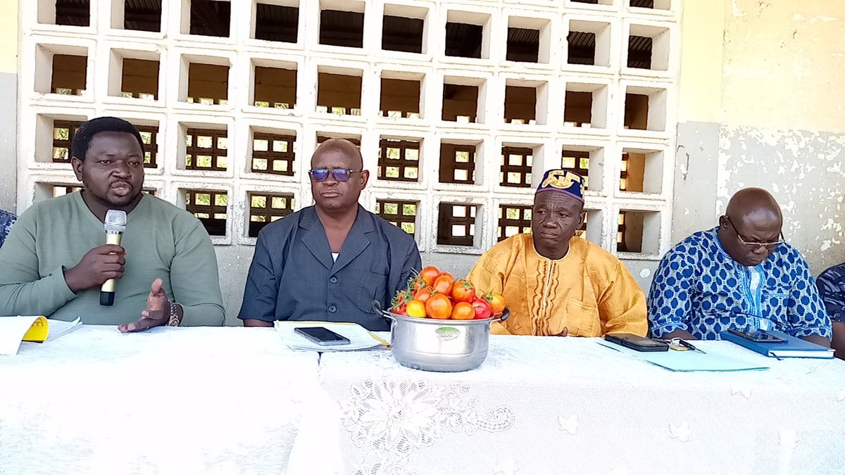 cantcheki's tweet photo. L'association des maraîchers de la commune de Tône 4 portée sur les fonds baptismaux ce mercredi 28 décembre 22 à l'issue de l'AGC. Moïse Kongnah, élu président pour un mandat de 7ans. Le maraîchage, activité principale de la commune de Tône4 #communedeTône4 #AMC4 #tgtwittos https://t.co/l6rheeZ92u