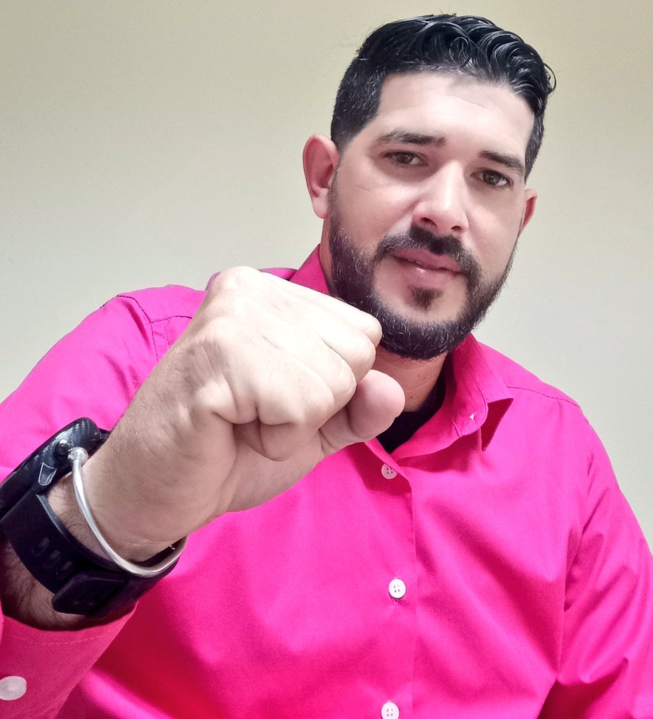 AntoinesCuba's tweet photo. Siempre venceremos, aquellos que llevamos la voz del pueblo, el orgullo de ser Comunista, de amar con pasión a esta tierra🇨🇺, de llevar en el pecho a Fidel ⭐; este año 2023 será también de Victorias. ¡Venceremos 👊! #JuntarYVencer #IzquierdaUnida https://t.co/85aRP2P8al
