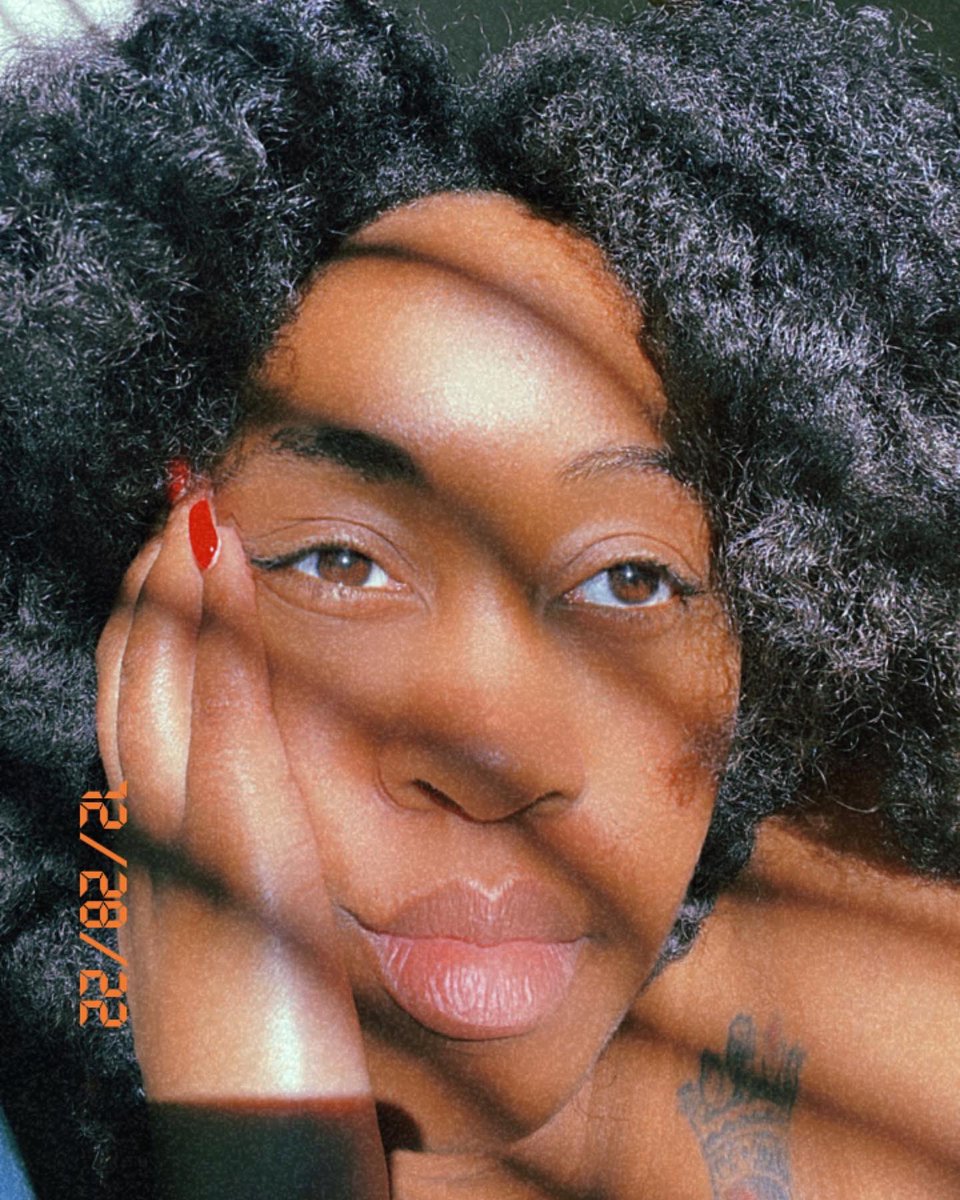 I love when God smiles on me . 
•
•
•
Remember he’s always smiling on you too. 
#sunkissed
#smile
#love
#blessed
#grateful 
#wellnesswednesday
#naturalhair 
#bare