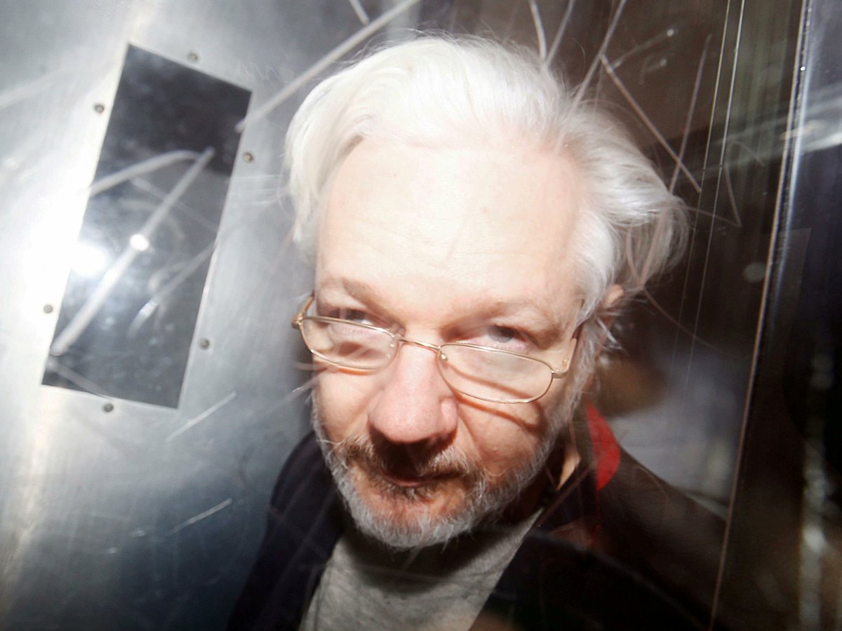 kennardmatt's tweet photo. Next year, journalist Julian Assange begins his 5th year inside Belmarsh supermax prison for revealing US war crimes in Iraq.

Not 1 of the war criminals who destroyed Iraq based on a lie has spent so much as a second in court.

Future generations won’t believe we let it happen. https://t.co/Xi1wyJXc0m