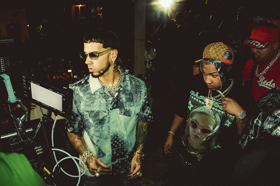 legendanuel's tweet photo. Video Oficial #DelKilo COMING SOON ¡Del barrio al mundo entero! 🔥🇩🇴🇵🇷 https://t.co/yVshEU13Q6
