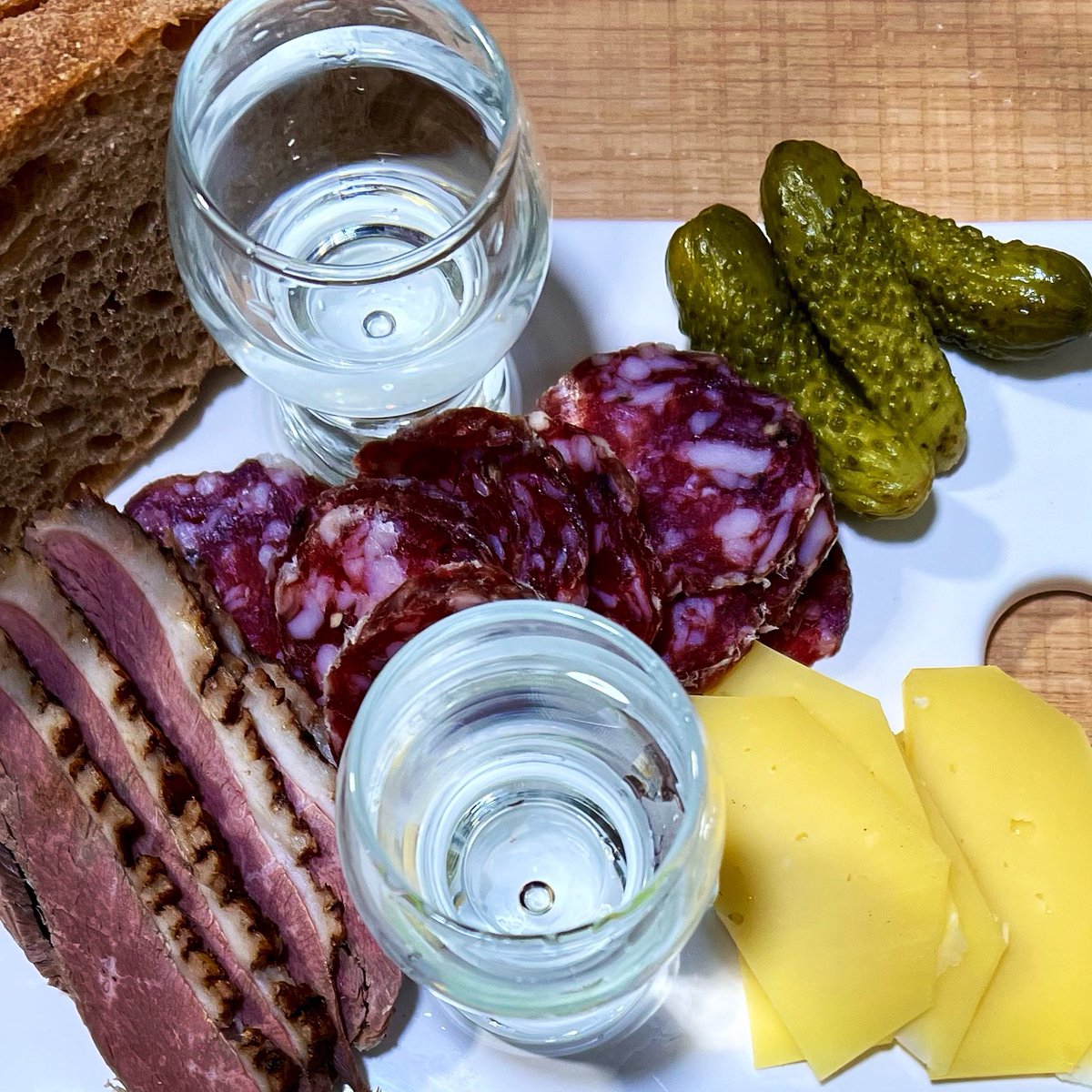 BarboraTDE's tweet photo. Wonderful treat - local salami, cheese and leftover roast goose with pickles, @Olia_Hercules’s rye sourdough and #dimasvodka!
#slavaukraini #cookforukraine #bakeforukraine https://t.co/5bdrd5bTd5