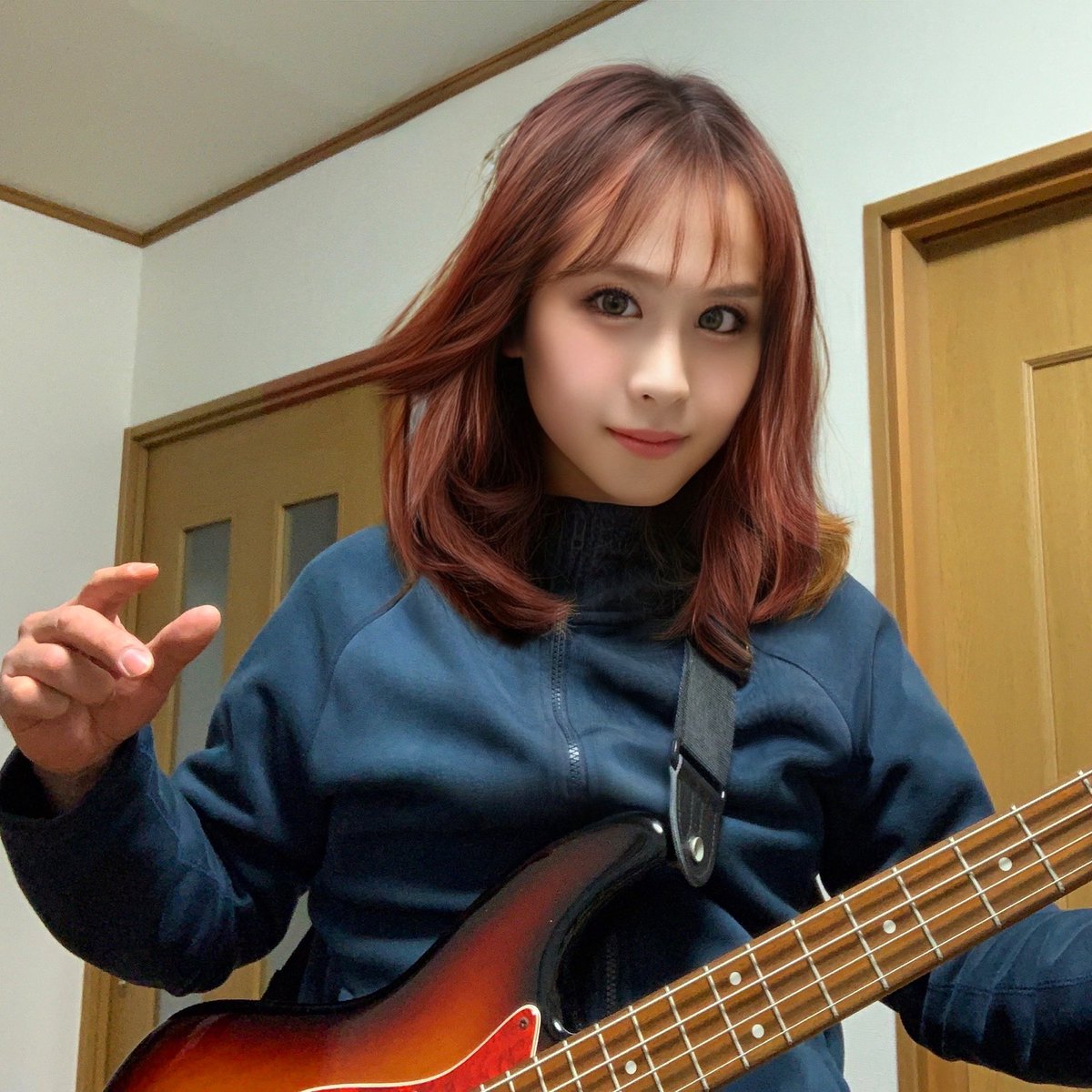 captain_panny's tweet photo. おはようございます♪
ベースギターでカッコつけてみた😄 https://t.co/7BIHOKwqow