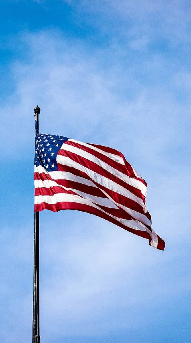 CorleBuilding's tweet image. Today we commemorate when the U.S Congress adopted the Pledge of Allegiance into the U.S Flag Code.

The Pledge of Allegiance was written in 1892 as an oath or symbol of loyalty from Americans towards their flag and country. #PledgeOfAllegianceDay