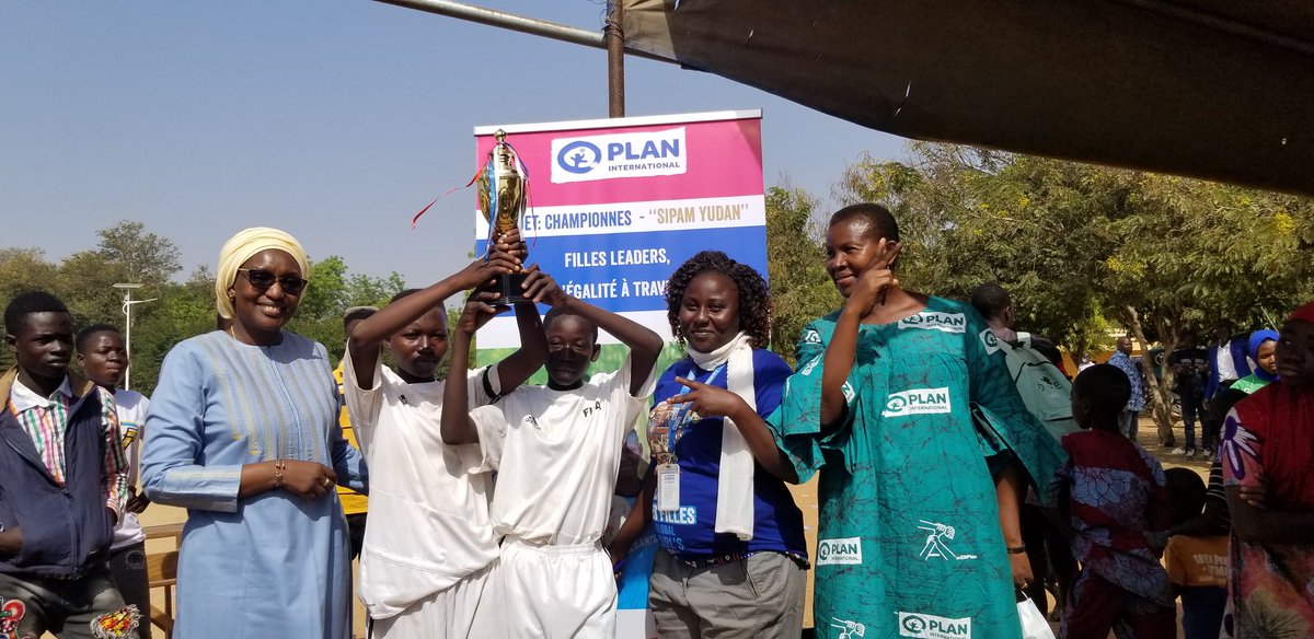 cantcheki's tweet photo. Fin c mercredi 28 décembre du tournoi championnes sipam yudan initié par Plan International Togo pour la promotion de l'émancipation et du leadership des jeunes filles. L'AS de Bogou2 de l'Oti-sud championne devant Galangashie de l'Oti-tirs au but 4-2 TR (0-0).#savanes #tgtwittos https://t.co/STIcWCPsoo