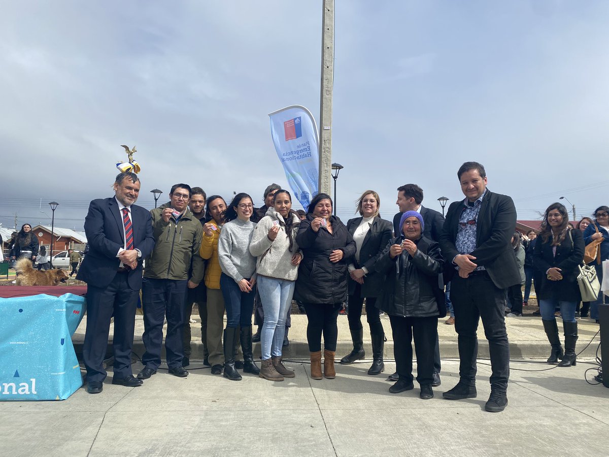 Serviu Magallanes (@serviuxii) on Twitter photo ¡Seguimos! 📢🏡 Hoy 112 familias de la comuna de #Porvenir recibieron sus casas. Se trata del proyecto Lomas del Baquedano 3, construido por el <a href="/Minvu/">MINVU - Chile</a> a través del Programa Fondo Solidario de Elección de Vivienda y con entidad patrocinante a la <a href="/MuniPorvenir/">Muni Porvenir</a> ¡Seguimos! 📢🏡 Hoy 112 familias de la comuna de #Porvenir recibieron sus casas. Se trata del proyecto Lomas del Baquedano 3, construido por el <a href="/Minvu/">MINVU - Chile</a> a través del Programa Fondo Solidario de Elección de Vivienda y con entidad patrocinante a la <a href="/MuniPorvenir/">Muni Porvenir</a>