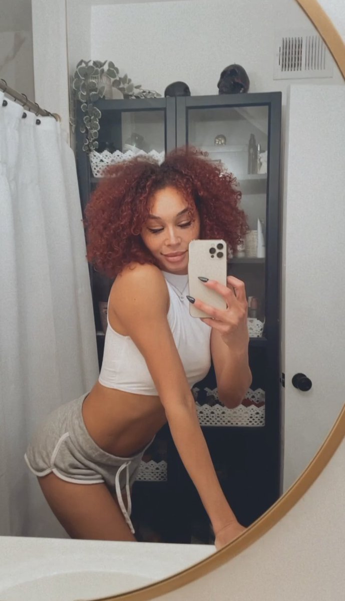 caramelkittee's tweet photo. You’ll love my arches…. 😋 https://t.co/JaGugI7kls