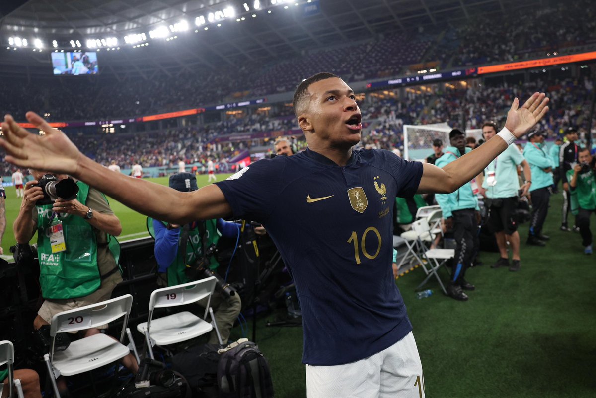StatsKMbappe's tweet photo. 56 BUTS EN 56 MATCHS SUR L’ANNÉE CIVILE 2022.

MONSIEUR KYLIAN MBAPPÉ, L’AVENIR T’APPARTIENT. https://t.co/o1gzK7tTt6