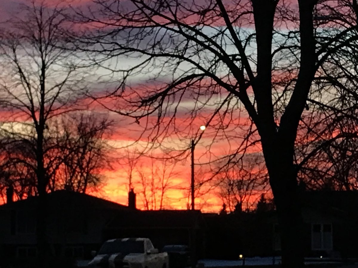 It’s a gorgeous sunset in Niagara Falls right now