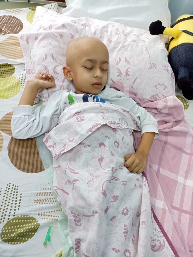 Yapmayın etmeyin, belki de annesini görmek 6 yaşındaki kanser hastası çocuğun son isteğidir. Doktorların yüzde 20 kurtulma şansı var dedikleri hasta bir çocuğu yeni yıla girerken annesiyle buluşturarak mutlu edin.  <a href="/adalet_bakanlik/">T.C. Adalet Bakanlığı</a>
#YusufAnnesineKavussun