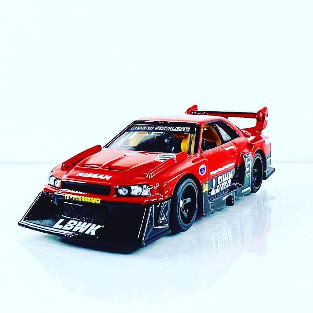 rplantt's tweet photo. The star of the set! Liberty Walk Nissan Skyline #jdm #nissan #nissanskyline #toypics #toycrew #hotwheels https://t.co/ciTG819bpM https://t.co/NZWnPuexAN