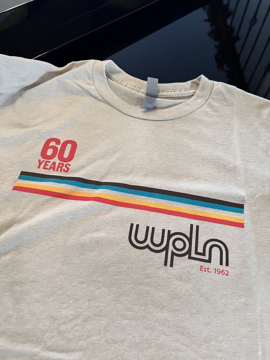 flameinurheart's tweet photo. Super retro and sexy. Getting yours is as easy as going to https://t.co/oOEOBpOEus Donations begin at only $10 and you’re supporting elite-level journalism and radio. #NPR #WPLN @WPLN https://t.co/1LkWg4UAeU