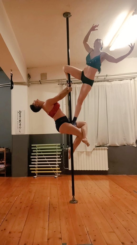BreathKeepGoing's tweet photo. Il trucco è avere amiche fighe
#poledouble https://t.co/0K4gpPXe6O