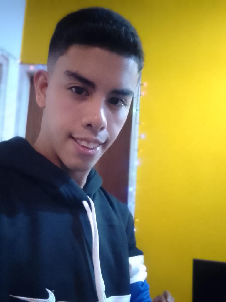 angeloM23522837's tweet photo. Vivamos felices 😎😜 https://t.co/TpAZQlqh1g