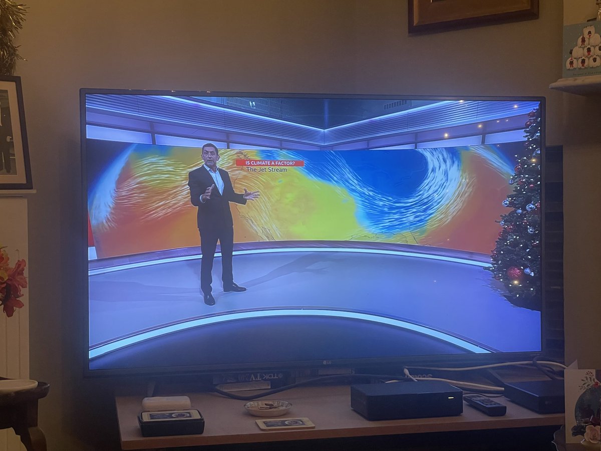 DCBMEP's tweet image. Desperate attempts by BBC Climate Editor Rowlatt to divert attention from up to -57C freezing ‘bomb’ in USA by talking about ‘extreme’ hot temperatures in Summer. Doesn’t fit narrative - so must be countered! Farcical now! Public not stupid @BBCNews