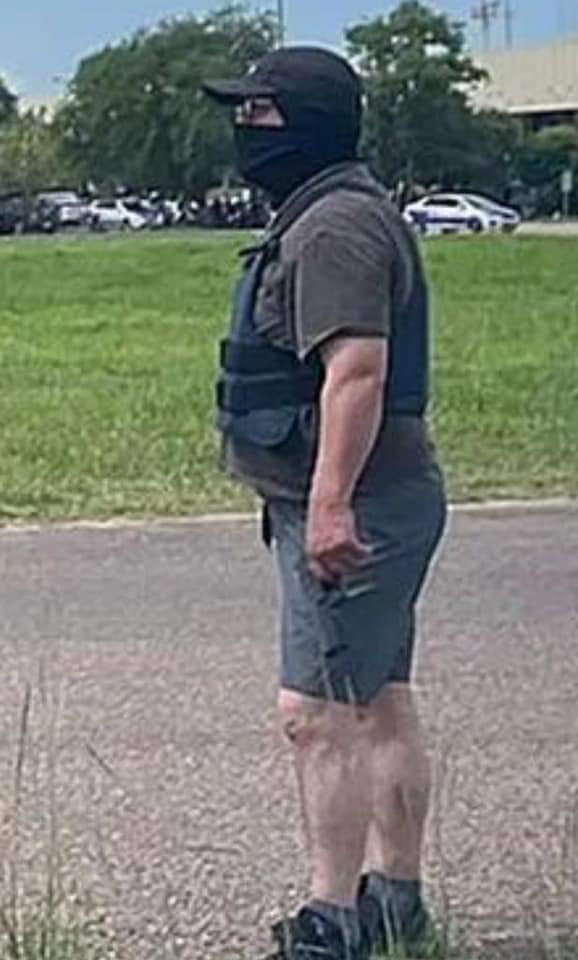 LMPalabra's tweet photo. El secuestro fue dirigido por el jefe nacional del GIOE Coronel Herlant Aldo Portanda Ustárez. Según los informes de la misma Felcn, el jefe policial es el mismo que actuó en 2021 para capturar a líder cívico de Potosí, Marco Antonio Pumari. https://t.co/A0ejU5cFWj